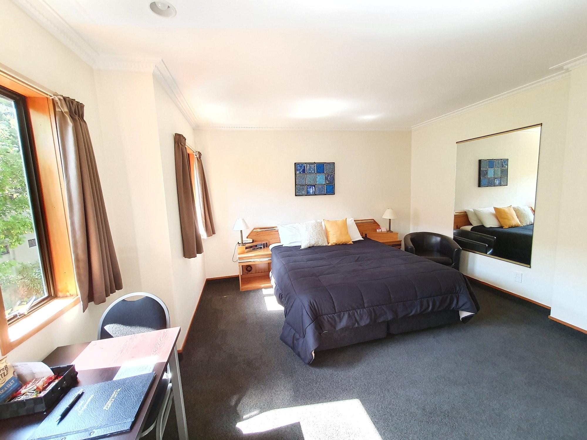 Fitzherbert Castle Motel Палмерстън Норт Екстериор снимка