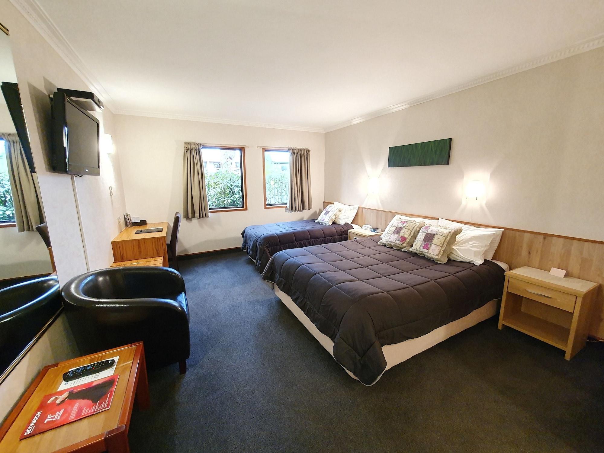 Fitzherbert Castle Motel Палмерстън Норт Екстериор снимка