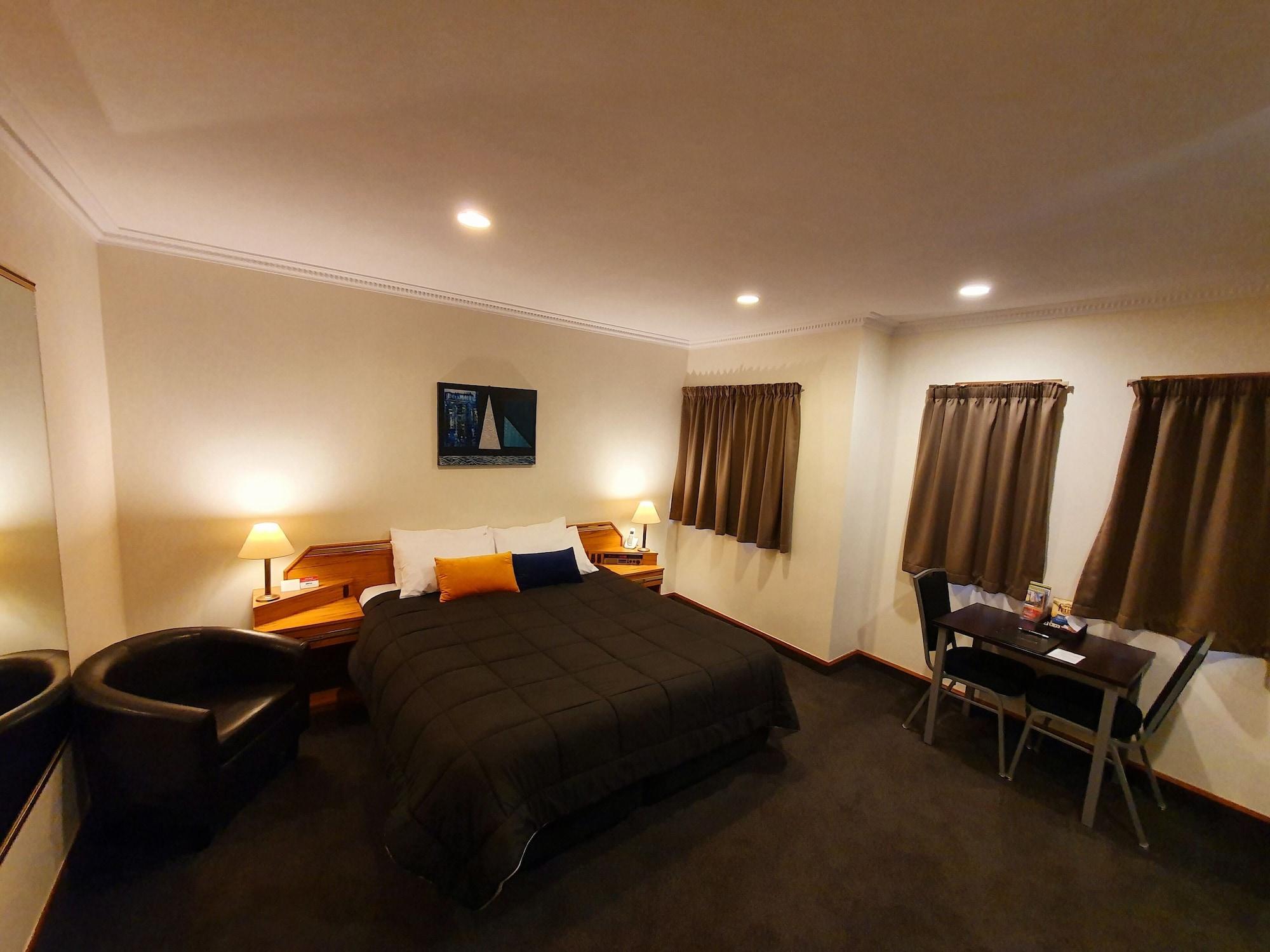 Fitzherbert Castle Motel Палмерстън Норт Екстериор снимка