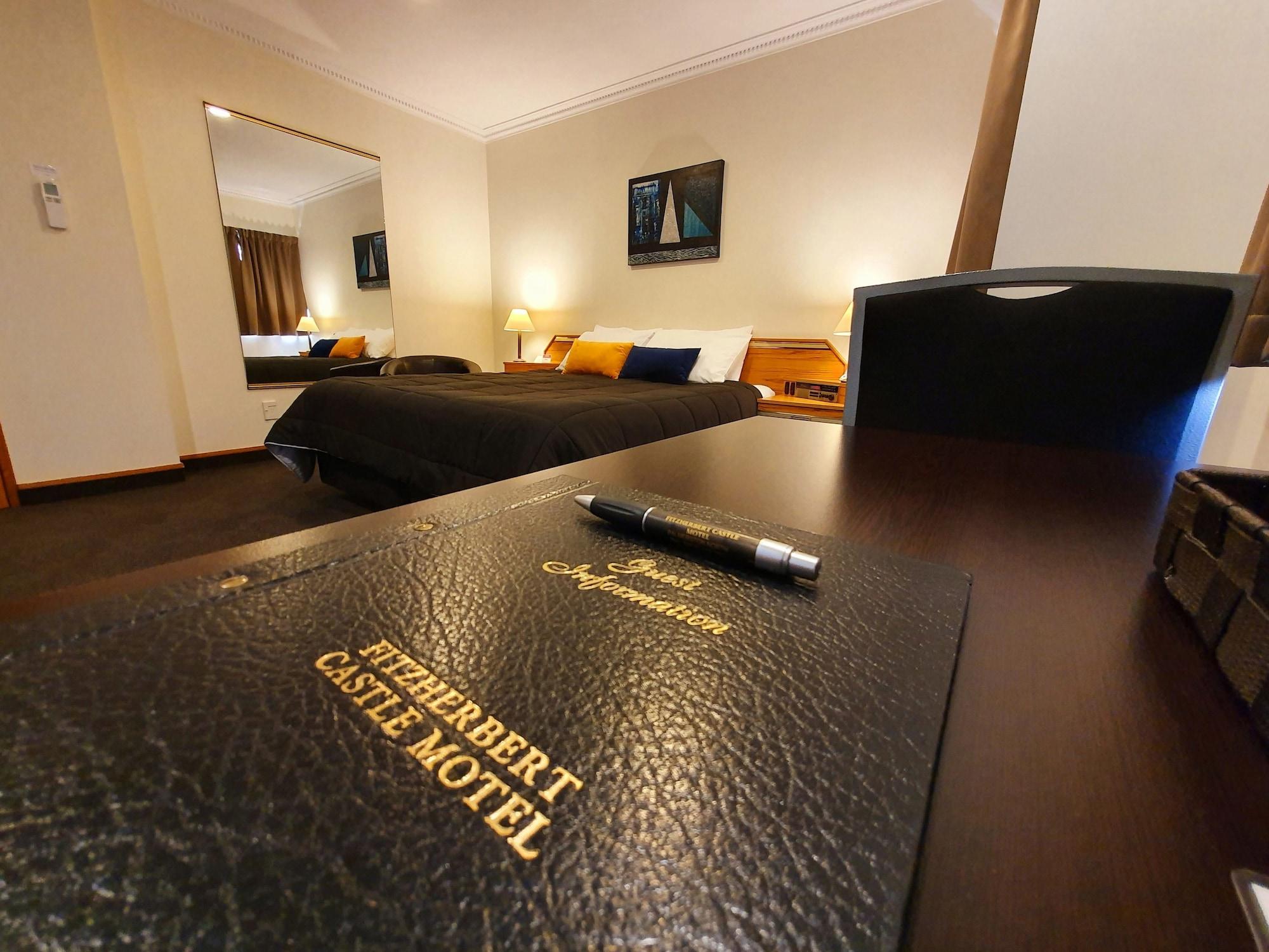 Fitzherbert Castle Motel Палмерстън Норт Екстериор снимка