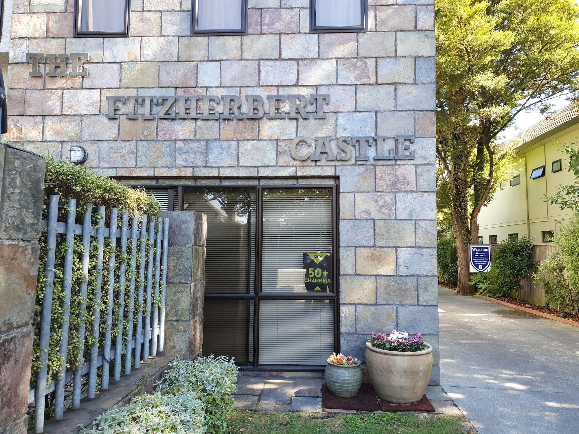 Fitzherbert Castle Motel Палмерстън Норт Екстериор снимка