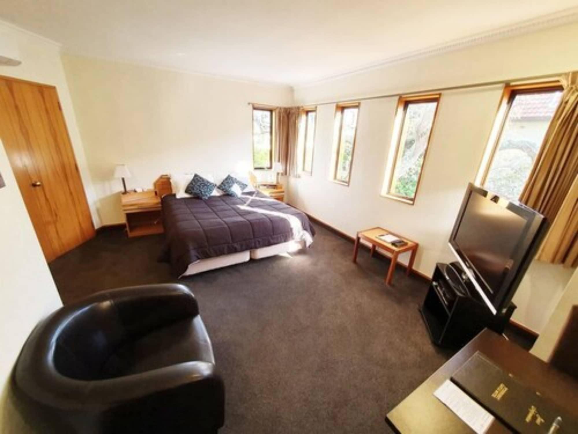 Fitzherbert Castle Motel Палмерстън Норт Екстериор снимка