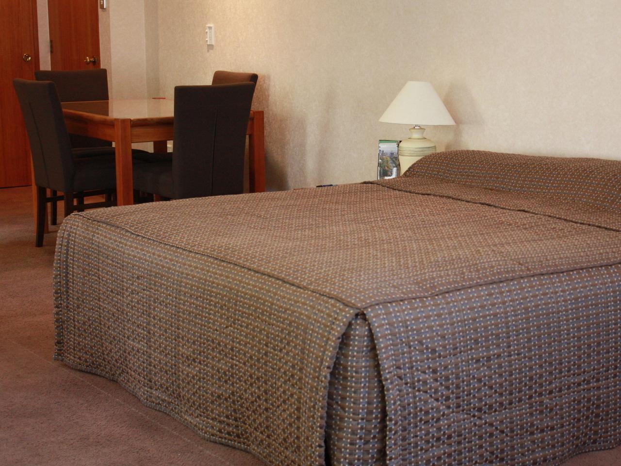 Fitzherbert Castle Motel Палмерстън Норт Екстериор снимка