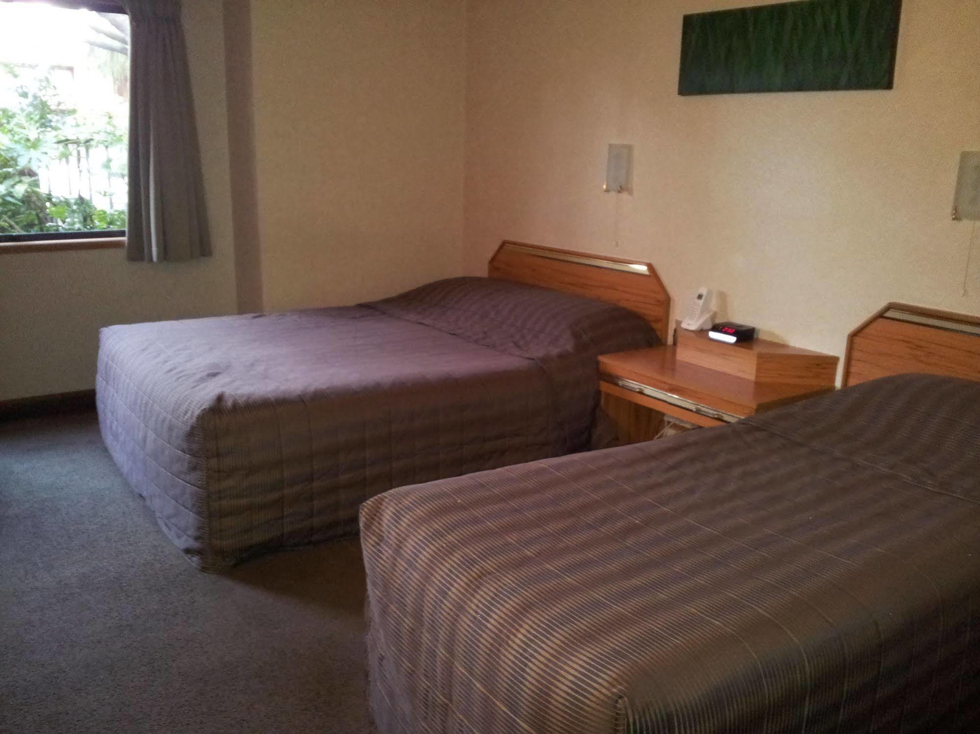 Fitzherbert Castle Motel Палмерстън Норт Екстериор снимка