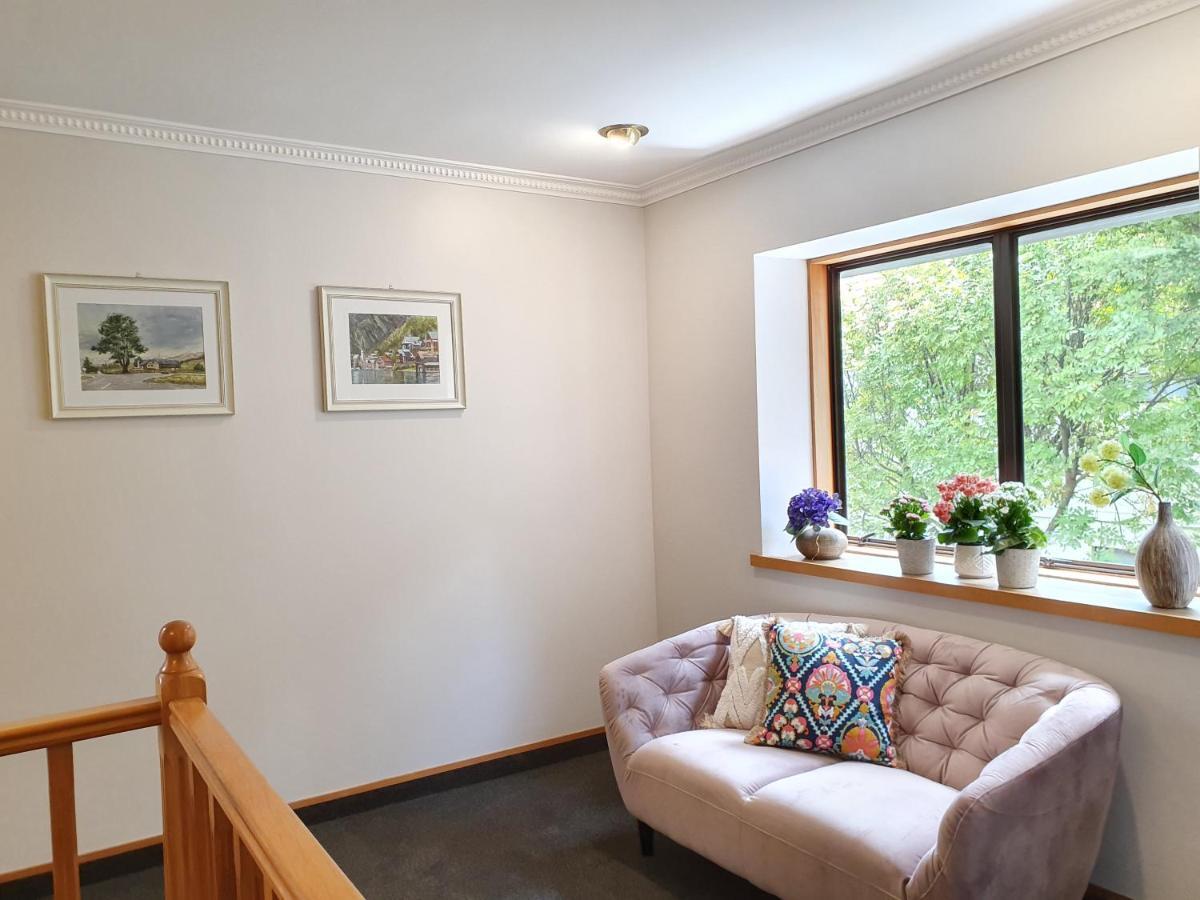 Fitzherbert Castle Motel Палмерстън Норт Екстериор снимка