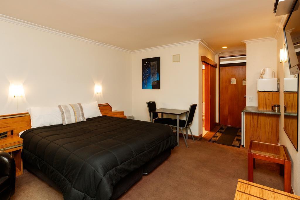 Fitzherbert Castle Motel Палмерстън Норт Екстериор снимка