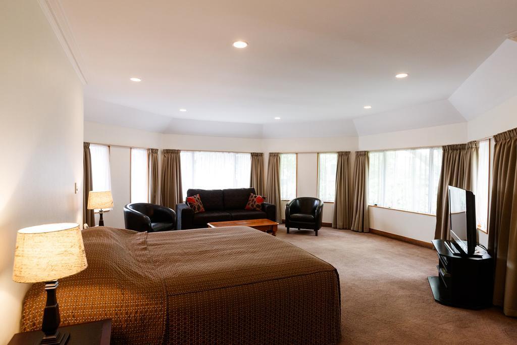 Fitzherbert Castle Motel Палмерстън Норт Екстериор снимка